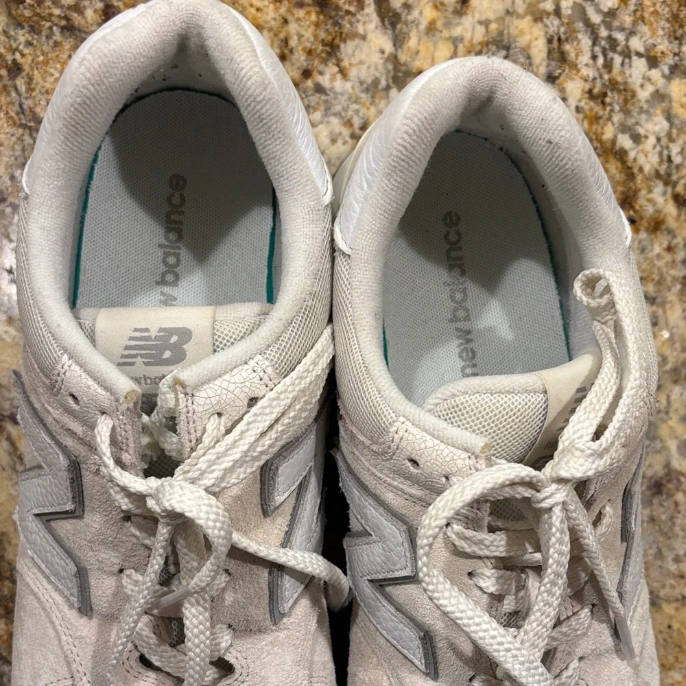 New Balance 574 Men’s Off-White and Gray Sneakers - Picture 4 of 6